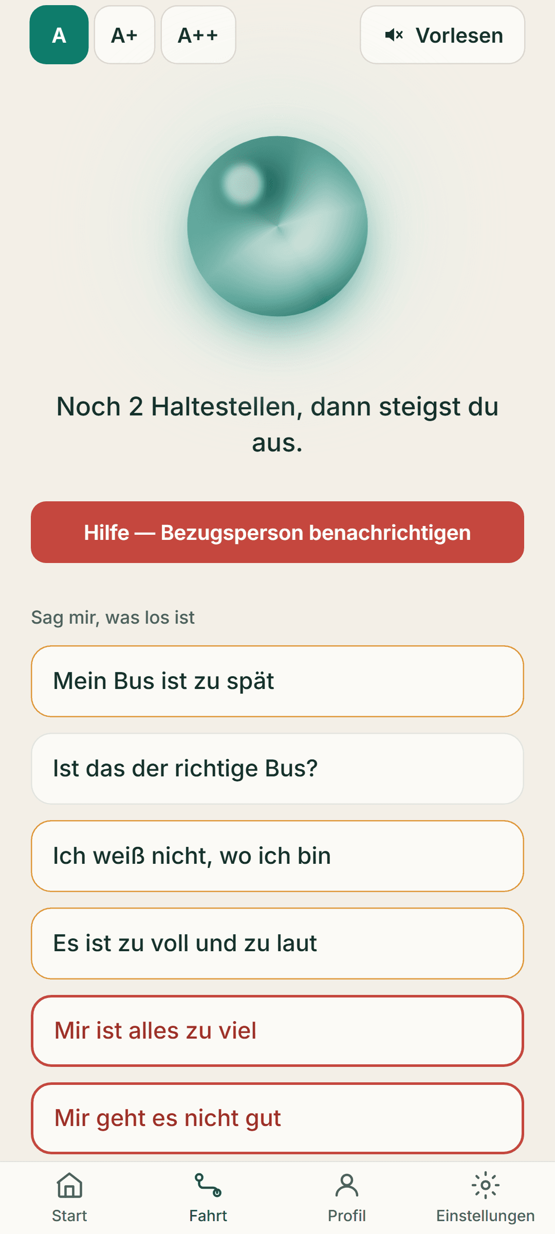 Bildschirm während der Fahrt: ein ruhiger Hinweis „Noch 2 Haltestellen, dann steigst du aus.“, darunter ein roter Knopf „Ich brauche Hilfe“ und antippbare Sätze wie „Ich weiß nicht, wo ich bin“ oder „Es ist zu voll und zu laut“.